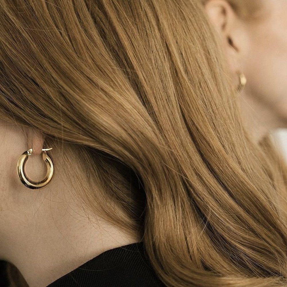 Madewell Chunky 18k Gold Filled Solid Hoop Earrings Huggie Style 1 Inch - Picture 6 of 8